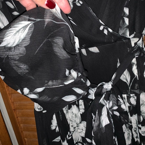 Calvin Klein floral dress. - Picture 5 of 5